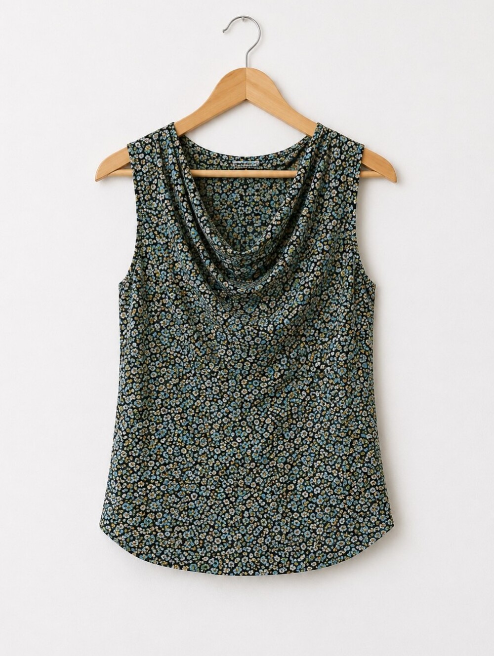 4/$15🟢•Jennie And Marlis Floral Sleeveless Top